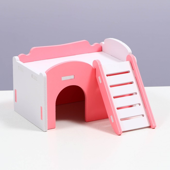 Дом для грызунов с лесенкой и террасой 15*10*3 см розовый фото